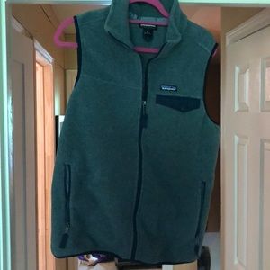 Grey men’s Patagonia synchilla vest